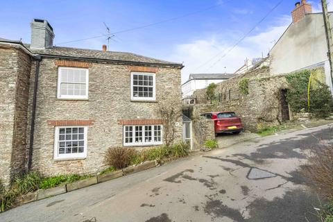 2 bed property, in Sands Road, £250,000