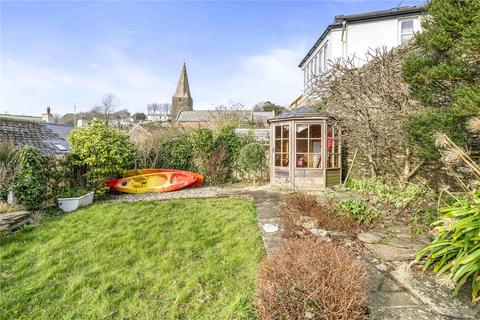 2 bed property, in Sands Road, £225,000