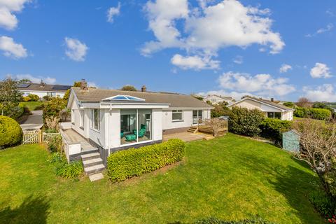 3 bed property, in Wingfield, £675,000