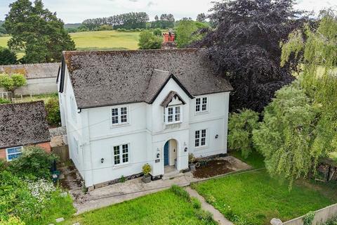 5 bed property, in Mill Street, £650,000