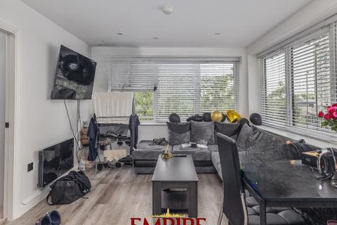1 bed property, in Charles Edward Road, £165,000