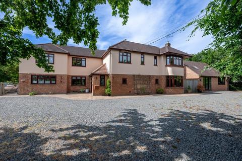 5 bed property, in Salts Road, £750,000