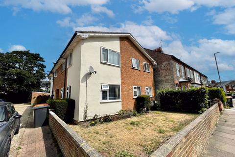 2 bed property, in St. Peters Road, £170,000