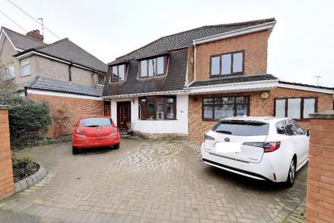 6 bed property, in Hollydale Road, £500,000