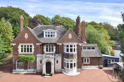 7 bed property, in Norfolk Drive, £795,000