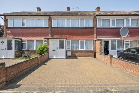 3 bed property, in Priestley Road, £485,000