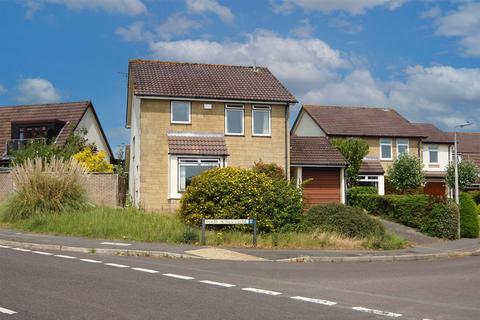 3 bed property, in Four Acres Close, £475,000
