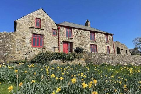 5 bed property, in The Pebbles, £625,000