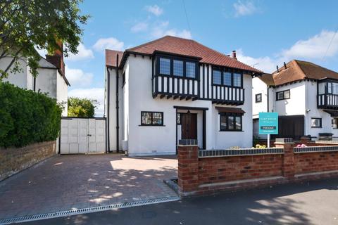 4 bed property, in Caulfield Road, £600,000