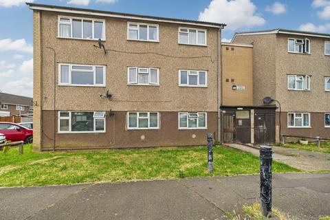 2 bed property, in Lyndhurst Road, £195,000