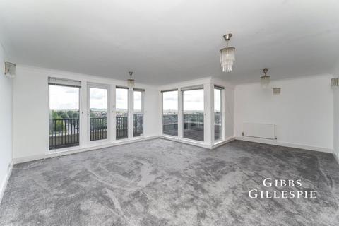 2 bed property, in Pembroke Road, £500,000