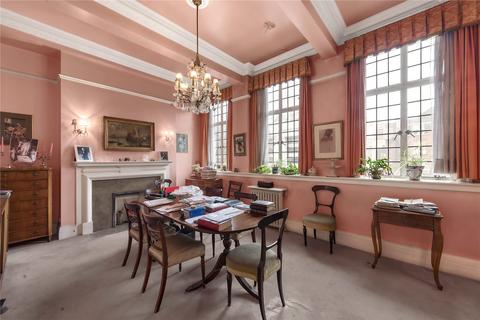 2 bed property, in Baker Street, £1,250,000