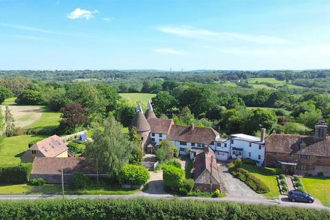 3 bed property, in Northiam Road, £575,000