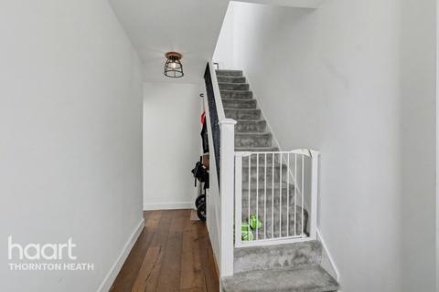 4 bed property, in Abbotts Road, £550,000