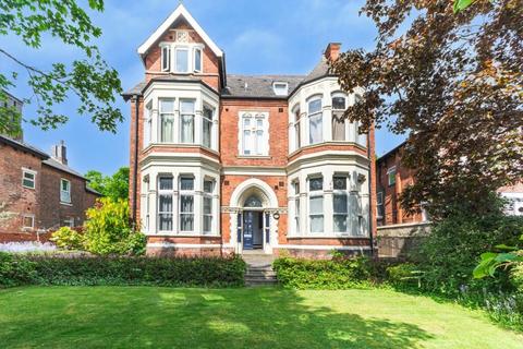 2 bed property, in Vivian Avenue, £120,000
