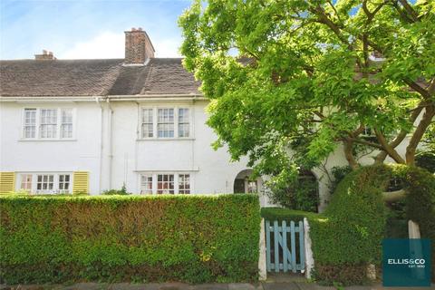 3 bed property, in Erskine Hill, £975,000