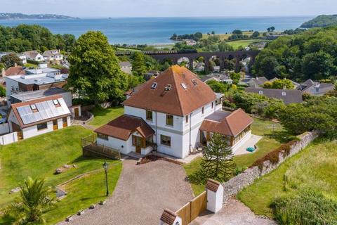 6 bed property, in BASCOMBE ROAD CHURSTON FERRERS, £1,500,000