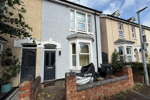 5 bed property, in Ashford Road, £425,000