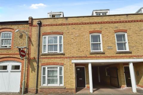1 bed property, in New Street, £160,000