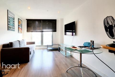 2 bed property, in Cross Green Lane, £150,000