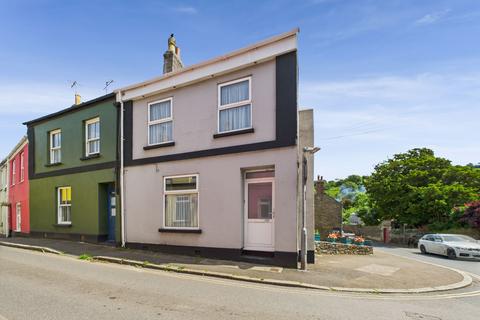 5 bed property, in West Street, £295,000
