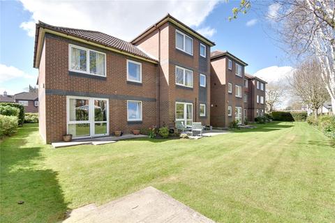 1 bed property, in Arden Court, £35,000