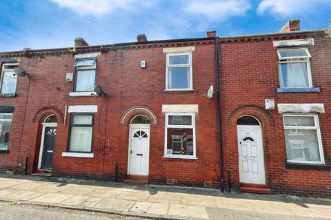 2 bed property, in Garden Street, £150,000