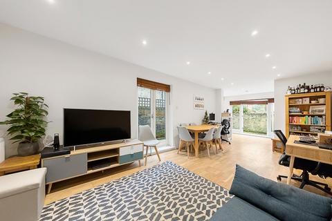 2 bed property, in Brading Road SW2, £525,000