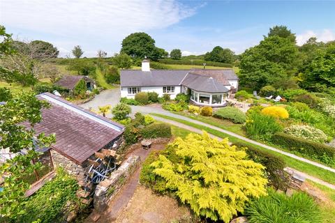 3 bed property, in Groeslon, £850,000