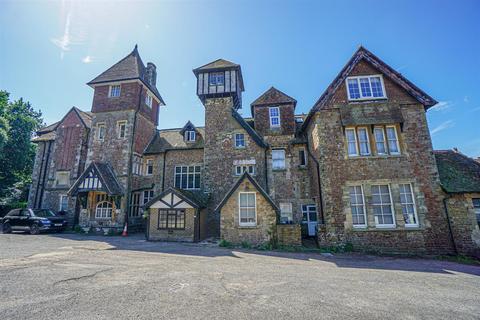 2 bed property, in Sandrock Hall, £200,000
