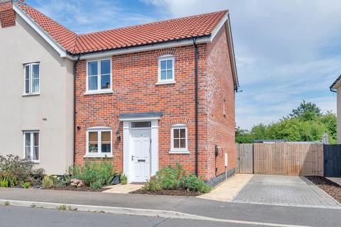 2 bed property, in Lavender Lane, £375,000