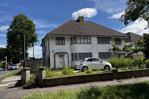 3 bed property, in Stonegrove, £680,000