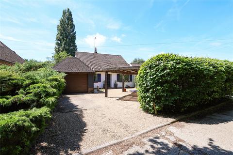 3 bed property, in Ockham Road North, £799,950