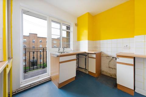 3 bed property, in Dibdin House, £465,000