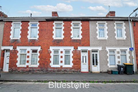 2 bed property, in Conway Road, £147,500