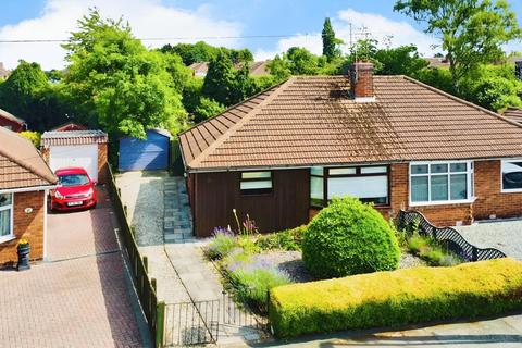 2 bed property, in Church Street, £240,000