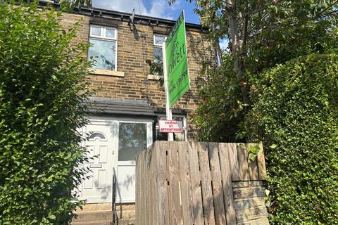 2 bed property, in Almondbury Bank, £119,950