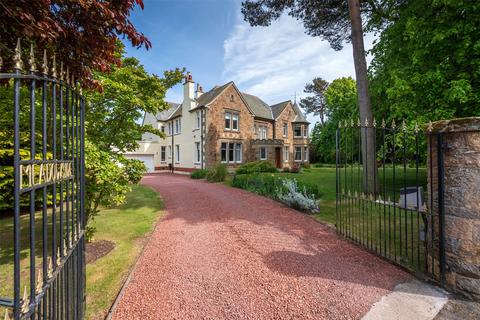 7 bed property, in Meadowside, £1,950,000