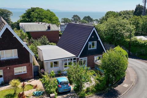 4 bed property, in The Paddock, £399,995