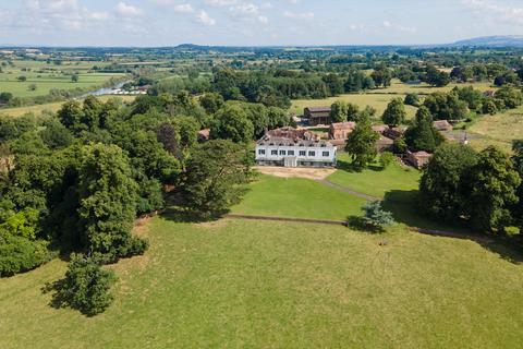 10 bed property, in Court Drive, £2,400,000