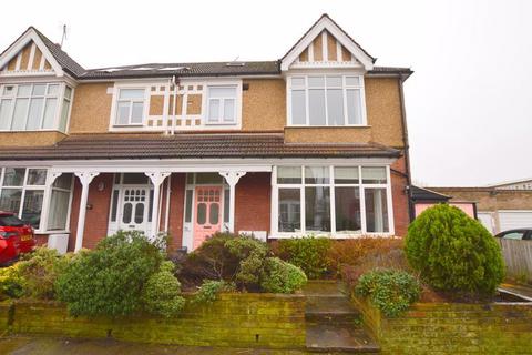1 bed property, in Cunningham Park, £355,000