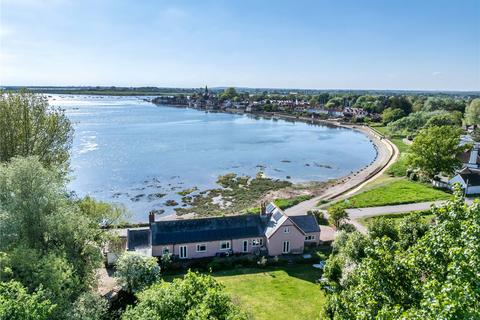 4 bed property, in Shore Road, £2,500,000