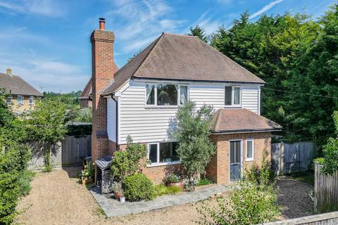 3 bed property, in Bodiam Road, £599,000