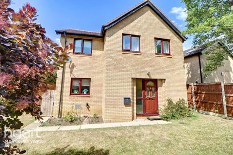 4 bed property, in Gardiner Court, £400,000