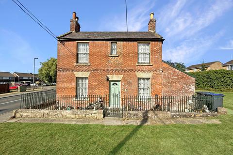 2 bed property, in Southwick Road, £220,000