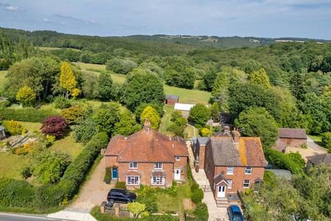 3 bed property, in Oakside, £575,000