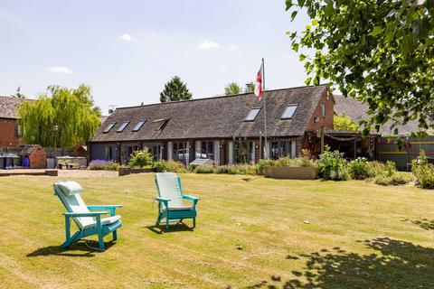 5 bed property, in Top Road, £750,000