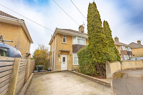2 bed property, in Mendip Gardens, £375,000