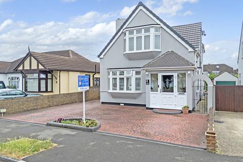 3 bed property, in Clyde Way, £685,000