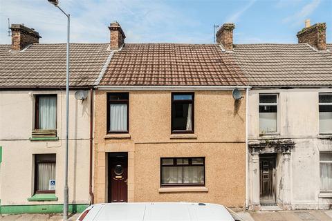 4 bed property, in New Street, £140,000
